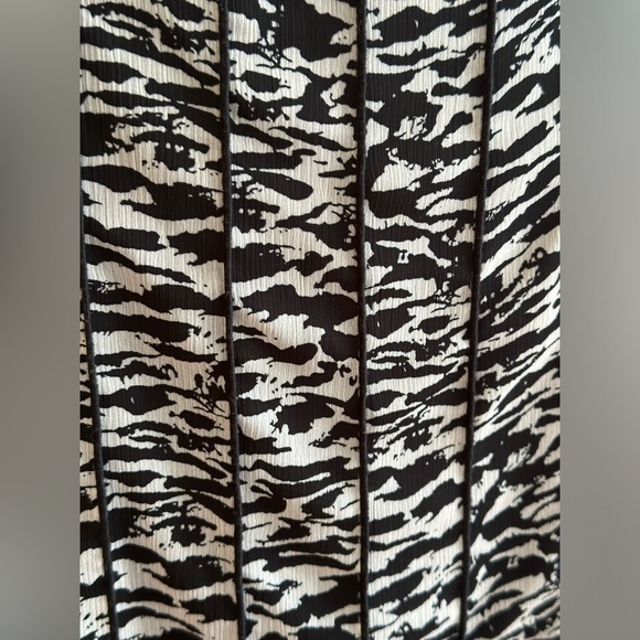 Jones New York Black & White Sheer Animal Print Pleated. With Slip Dress Sz 16W - Picture 4 of 15